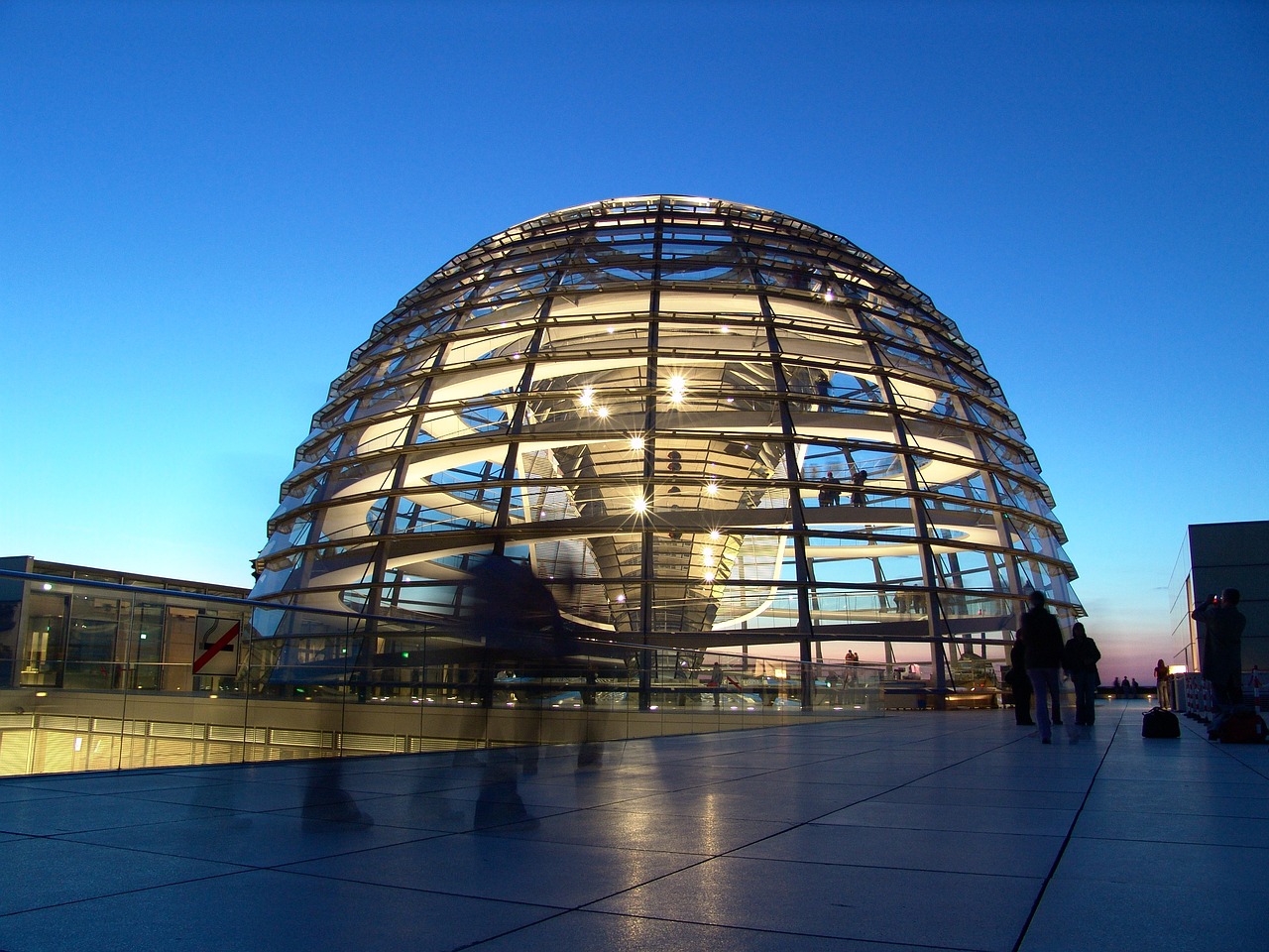 Bundestag policy monitoring and analysis
